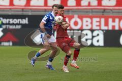 3. Liga - Saison 2025/26 - FC Ingolstadt 04 - Energie Cottbus - Linus Rosenlöcher (Nr.19 - FCI) - Henty Rorig (Nr.3 - FC Energie Cottbus) - Foto: Meyer Jürgen