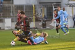 3. Liga; TSV 1860 München - FC Ingolstadt 04; Angriff Max Besuschkow (17, FCI) Torwart Hiller Marco (1 TSV) Jacobsen Thore (5 TSV) Zweikampf Kampf um den Ball Torchance verpasst