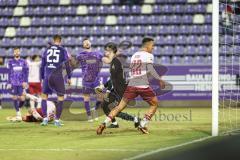 3. Liga; Erzgebirge Aue - FC Ingolstadt 04; Tor Jubel Treffer Ausgleich in letzter Minute Jonas Scholz (15, FCI) und Marcel Costly (22, FCI) holt den Ball aus dem Tor, Torwart Lord Louis (22 Aue) Zobel Tristan (25 Aue) Malone Ryan (16 Aue) enttäuscht