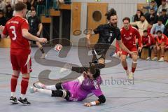 Lotto Bayern Hallencup - Vorrunde - Lindenkreuzhalle Saison 2024/25 - Türk SV Ingolstadt - FC Türk Sport Garching - Tobias Gooss TW Türk Ing. - Abdulhamit Zorlu schwarz Türk Sport Garching - Foto: Meyer Jürgen