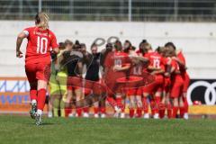 DFB - Pokal Frauen 1. Runde - Saison 2023/2024 - FC Ingolstadt 04 - FC Carl Zeiss Jena - Lisa Ebert (Nr.10 - FCI Frauen) - Die Spielerinnen bilden einen Kreis - Foto: Meyer Jürgen