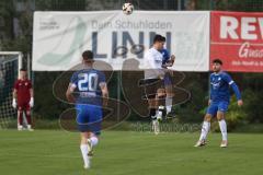 Kreisliga - Saison 2024/25- SV Hundszell - SV Menning -  - Johannes Rindlbacher weiss Hundszell - Maximilian Lex blau Menning - Foto: Meyer Jürgen