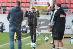 3. Liga; FC Ingolstadt 04 - MSV Duisburg; Cheftrainer Achim Beierlorzer (FCI) regt sich auf an der Seitenlinie, Spielerbank