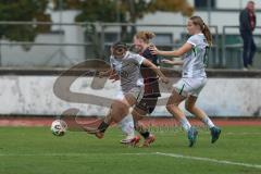 2. Frauen Bundesliga - Saison 2025/26- FC Ingolstadt 04 - VFL Wolfsburg - Nina Penzkofer (Nr.29 - FC Ingolstadt Frauen I) - Clara Oppermann weiss Wolfsburg links - Foto: Meyer Jürgen