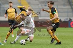 3. Liga - Dynamo Dresden - FC Ingolstadt 04 - Rico Preisinger (6, FCI) Kade Julius (20 Dresden) Knipping Tim (4 Dresden) Zweikampf