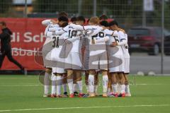 A-Junioren Bundesliga  - Saison 2024/25 - A-Junioren - FC Ingolstadt 04 - FC Augsburg -  Die Mannschaft bildet einen Kreis vor dem Spiel -  - XXXXX - Foto: Meyer Jürgen