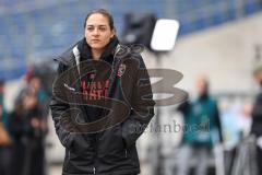 3. Liga; Hannover 96 II - FC Ingolstadt 04; vor dem Spiel Cheftrainerin Sabrina Wittmann (FCI)