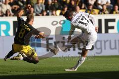 3. Liga - Saison 2024/25 - Alemannia Aachen - FC Ingolstadt 04  - Yannick Deichmann (Nr.20 - FCI) - Lukas Scepanik (Nr.8 - Alemannia Aachen) - Foto: Meyer Jürgen