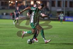 Landesliga - Saison 2025/26 - SV Manching - SSV Niedersonthofen - Leon Peric (Nr.20 - SV Manching) - Lukas Mayr schwarz Niedersonthofen - Foto: Meyer Jürgen