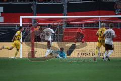 3. Liga - Saison 2026/27 - FC Ingolstadt 04 - Alemannia Aachen - Torwart Stefan Bajic (Nr.23 - Alemannia Aachen) - Torchance für Joseph Ganda (Nr.16 - FCI) - XXXXX - Foto: Meyer Jürgen