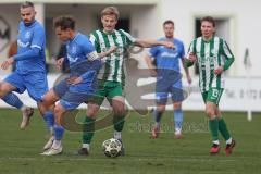 Landesliga - Saison 2025/26 - SV Manching - VFB Durach - Rainer Meisinger (Nr.8 - SV Manching) - Eggensberger Niclas blau Durach  - Foto: Meyer Jürgen