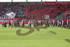 3.Liga - Saison 2022/2023 - FC Ingolstadt 04 -  1. FC Saarbrücken - Die Mannschaft betritt das Spielfeld - Foto: Meyer Jürgen