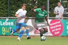 Testspiel - Bezirksliga - Saison 2025/26 - FC Gerolfing - SpVgg Joshofen Bergheim - Mamadou Diallo grün Gerolfing - Yannick Kneißl weiss Joshofen Bergheim - Foto: Meyer Jürgen