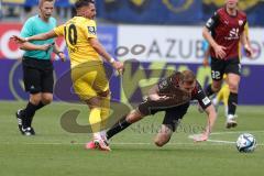 3.Liga - Saison 2023/2024 - FC Ingolstadt 04 -  1. FC Saarbrücken - Jannik Mause (Nr.7 - FCI) - Kasim Rabihic (Nr.10 - Saarbrücken) - Foto: Meyer Jürgen