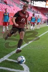 Toto-Pokal - Saison 2023/2024 - FC Ingolstadt 04 - Jahn Regensburg - Simon  Lorenz (Nr.32 - FCI) beim Eckball - Foto: Meyer Jürgen