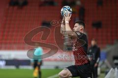 3. Liga; FC Ingolstadt 04 - Preußen Münster; Einwurf Ryan Malone (16, FCI)