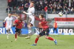 3. Liga; SV Wehen Wiesbaden - FC Ingolstadt 04; Sebastian Grönning (11, FCI) Zweikampf Kampf um den Ball Kopfball Taffertshofer Emanuel (5 SVWW)