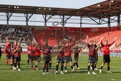 3. Liga; FC Ingolstadt 04 - SSV Ulm 1846; Sieg Jubel Freude 4:0, Spieler bedanken sich bei den Fans. Yannick Deichmann (20, FCI) Julian Kügel (31, FCI) Daouda Beleme (9, FCI) Simon Lorenz (32, FCI) Pascal Testroet (37, FCI) Felix Keidel (43, FCI) Ryan Mal