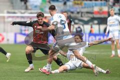 3. Liga; FC Ingolstadt 04 - MSV Duisburg; Zweikampf Kampf um den Ball Max Plath (14 FCI) Lobinger Lex Tyger (9 MSV)