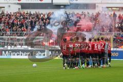 3.Liga - Saison 2022/2023 - TSV 1860 München - FC Ingolstadt 04 - Die Mannschaften auf dem Spielfeld - Bengalisches feuer - Raketen - Foto: Meyer Jürgen