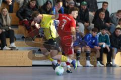 Lotto Bayern Hallencup - Saison 2024/25 - Türkisch SV Ingolstadt - FC Hitzhofen/Oberzell- Christoph Thomas gelb Hitzhofen - Enis Kuqanaja  rot Türkisch - Foto: Meyer Jürgen