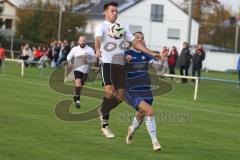 Kreisliga - Saison 2024/25- SV Hundszell - SV Menning -  - Luca Kammerer weiss Hundszell - Philip Wolfsfellner blau Menning - Foto: Meyer Jürgen