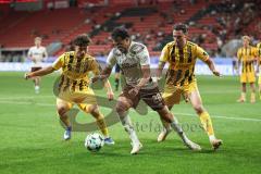 3. Liga; FC Ingolstadt 04 - Alemannia Aachen; Zweikampf Kampf um den Ball Nishan Velupilay (28 FCI) Petros Bagalianis (2 AA)