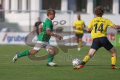 Kreisliga - Saison 2023/2024 - FC Gerolfing - FC Hitzhofen/Oberzell - Lukas Achhammer grün Gerolfing - Vincent Eichhorn gelb Hitzhofen - Foto: Meyer Jürgen