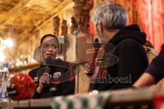 3. Liga; FC Ingolstadt 04 - Fantreffen im Sport-Treff Senners Alm, volles Haus; Interview Stadionsprecher Italo Mele mit Cheftrainerin Sabrina Wittmann (FCI)