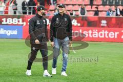 3. Liga; FC Ingolstadt 04 - Rot-Weiss Essen; Sieg Jubel Freude Cheftrainer Achim Beierlorzer (FCI) Spieler bedanken sich bei den Fans Co- Trainer Nico Antonitsch (FCI)