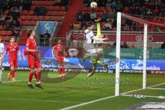 3. Liga - Saison 2024/25 - FC Ingolstadt 04 - SpVgg Unterhaching - Deniz Zeitler (Nr.38 - FCI) mit einer Torchance - Torwart Konstantin Heide (Nr.1 - Unterhaching) - Foto: Meyer Jürgen