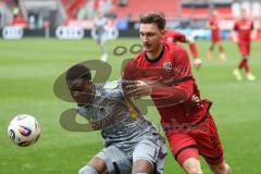 3. Liga; FC Ingolstadt 04 - Alemannia Aachen; da Silva Kiala Joel (37 AA) Julian Kügel (29, FCI) Zweikampf Kampf um den Ball