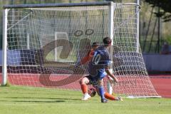 Kreisklasse - Saison 2025/26- TSV Ingolstadt Nord - FC Arnsberg - MArco Meier blau Arnsberg vergibt einen Torchance - Taha Yumak Torwart Ing.Nord - Foto: Meyer Jürgen