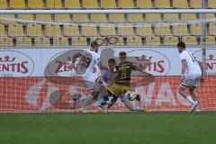 3. Liga - Saison 2024/25 - Alemannia Aachen - FC Ingolstadt 04  - Torwart Simon  Simoni (Nr.41 - FCI) - David Kopacz (Nr.29 - FCI) - Lukas Scepanik (Nr.8 - Alemannia Aachen) - Foto: Meyer Jürgen