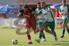 Freundschaftsspiel- Saison 2025/26- SV Kasing - FC Geisenfeld- - Emre Erbas rot Kasing - Stefan Hoffmann rechts grün Geisenfeld - Foto: Meyer Jürgen