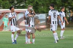 Toto-Pokal - VfB Forstinning - FC Ingolstadt 04; Tor Jubel Treffer 1:5 Lars Lokotsch (13, FCI) bedankt sich bei Sejdo Durakov (11, FCI) Georgios Antzoulas (6, FCI) Davide Sekulovic (33, FCI)