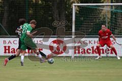 Bezirksliga - Saison 2025/26 - FC Gerolfing - VFR Garching - Timo Kraus grün Gerolfing im Alleingang - Oliver James schwarz Garching -Korbinian Dietrich Torwart Garching Foto: Meyer Jürgen