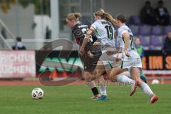 2. Frauen Bundesliga - Saison 2025/26- FC Ingolstadt 04 - VFL Wolfsburg - Nina Penzkofer (Nr.29 - FC Ingolstadt Frauen I) - Clara Oppermann weiss Wolfsburg links - Foto: Meyer Jürgen