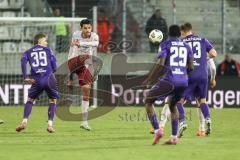 3. Liga; Erzgebirge Aue - FC Ingolstadt 04; Befreiungsschuß Fredrik Carlsen (8, FCI) Schmid Maximilian (39 Aue) Collins Jamilu (29 Aue) Majetschak Erik (13 Aue)