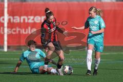 2. Bundesliga Frauen - Saison 2025/26 - FC Ingolstadt 04 Frauen - VFR SW Warbeyen  - Sivakova Kristyna grün Warbeyen - Emma Kusch (Nr.9 - FC Ingolstadt Frauen I) - Yordy Lillian grün Warbeyen rechts -  Foto: Meyer Jürgen