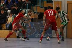 Lotto Bayern Hallencup - Saison 2024/25 - Türkisch SV Ingolstadt - SV Manching - Finale - Daniel Schweiger grün Manching links - Rayen Kouki grün Manching rechts - Onur Keskin rot Türkisch links - Mertcan Gürses rot Türkisch - Foto: Meyer Jürgen