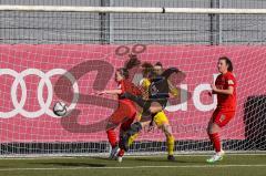 2. Frauen-Bundesliga - Saison 2021/2022 - FC Ingolstadt 04 - Eintracht Frankfurt II - Fritz Anna-Lena (#19 FCI) - Platner Paulina #6 Frankfurt - Heigl Andrea (#5 FCI) - Foto: Meyer Jürgen