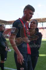 3. Liga - Saison 2024/25 - FC Ingolstadt 04 - SV Wehen Wiesbaden - Benjamin Kanuric (Nr.8 - FCI)wird ausgewechselt -  Cheftrainerin Sabrina Wittmann (FCI) - Foto: Meyer Jürgen