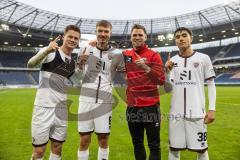 3. Liga; Hannover 96 II - FC Ingolstadt 04; Sieg Jubel Freude 0:4, Spieler bedanken sich bei den Fans, Torschützen Sebastian Grönning (11, FCI) Benjamin Kanuric (8, FCI) Simon Lorenz (32, FCI) Deniz Zeitler (38, FCI)