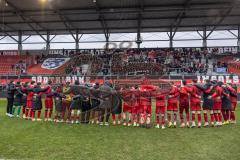3. Liga; FC Ingolstadt 04 - TSV Havelse; Spiel ist aus Sieg Jubel Freude 3:2 Spieler bedanken sich bei den Fans, Tanz singen