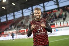 3. Liga; FC Ingolstadt 04 - 
Rot-Weiss Essen; Sieg Jubel Freude Spieler bedanken sich bei den Fans, Ehrenrunde, Yannick Deichmann (20, FCI)