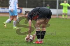 *** 2. Bundesliga Frauen - Saison 2025/26 - FC Ingolstadt 04 Frauen - VFL Bochum - Jenny Beyer (Nr.8 - FC Ingolstadt Frauen I) legt sich den Ball zurecht - XXXXX - Foto: Meyer Jürgen