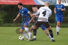 Kreisliga - Saison 2024/25- SV Hundszell - SV Menning -  - Philip Wolfsfellner blau Menning - Marcel Nicht weiss Hundszell - Cem Knupfer blau links Menning - Foto: Meyer Jürgen