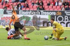 3. Liga; SV Sandhausen - FC Ingolstadt 04; Zweikampf Kampf um den Ball Ognjen Drakulic (30, FCI) Zander Luca-Milan (19 SVS) Torwart Königsmann Timo (22 SVS) hält#Torchance