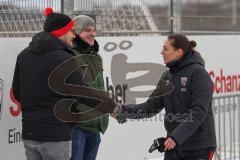 3. Liga - Saison 2025/26 - FC Ingolstadt 04 - Trainingsauftakt nach der Winterpause - Cheftrainerin Sabrina Wittmann (FCI) begrüßt Fans mit Neujahrswünsche - XXXXX - Foto: Meyer Jürgen